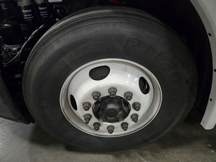 #2298-•-2015-freightliner-cascadia-day-cab-truck-tractor-image-68