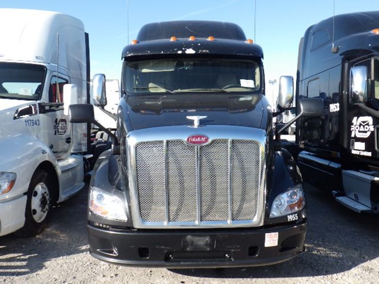 2017-peterbilt-587-image-2