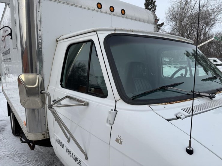 #2225-•-1996-chevrolet-box-truck-image-13