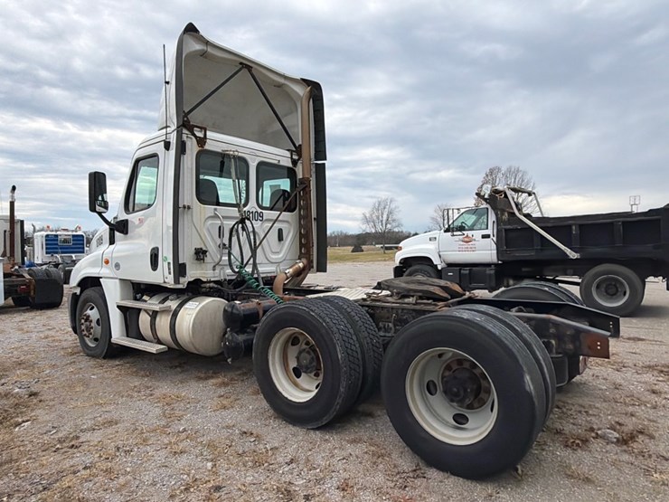 #30502-•-2018-freightliner-cascadia-tandem-axle-truck-tract-image-6