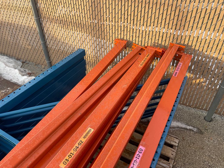 #4072-•-(8)-pallet-rack-uprights-and-(8)-beams-(09)-image-10
