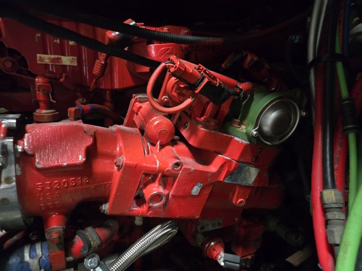 #2298-•-2015-freightliner-cascadia-day-cab-truck-tractor-image-54