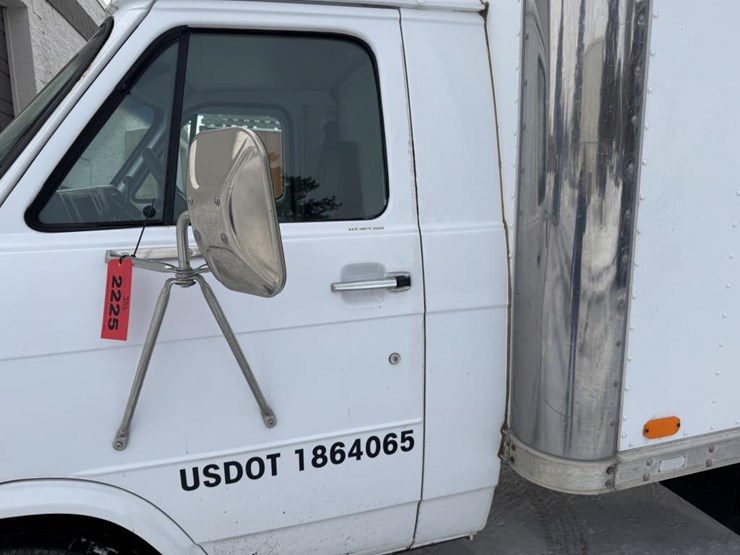 #2225-•-1996-chevrolet-box-truck-image-11