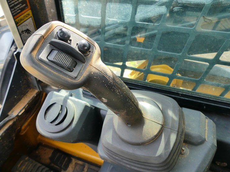 2023-deere-317g-image-15