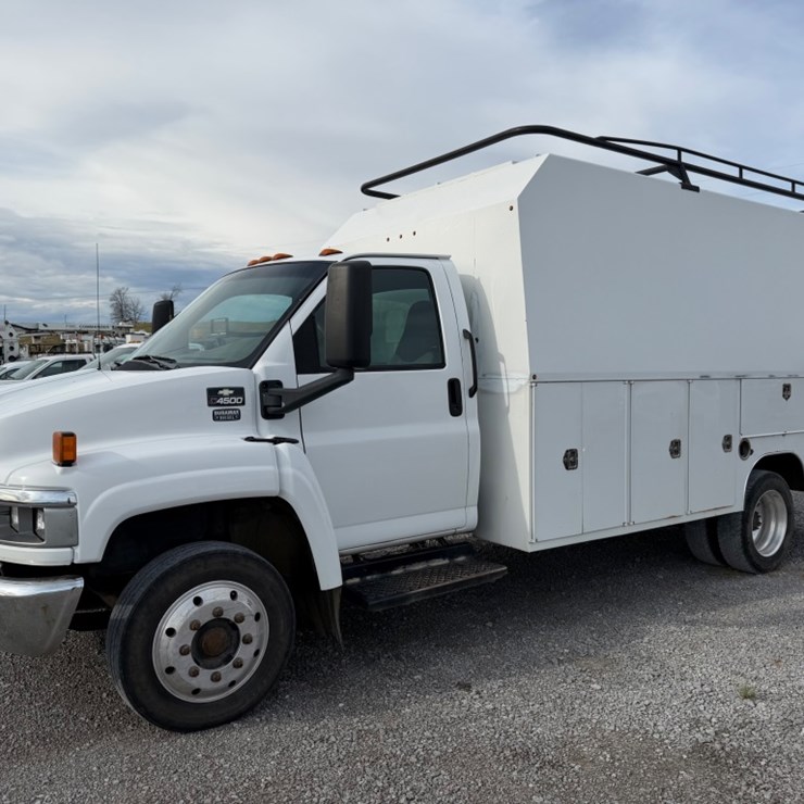 #30699 • 2003 CHEVROLET C4500 SINGLE AXLE SERVICE TRUCK