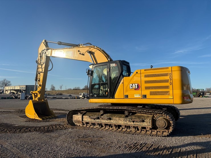 2021-caterpillar-330-image-34