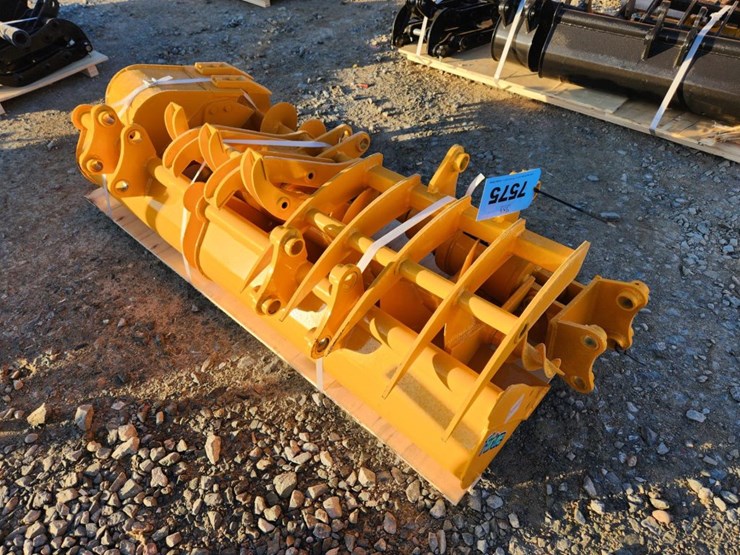 #6025-•-unused-mini-excavator-attachment-set-image-3