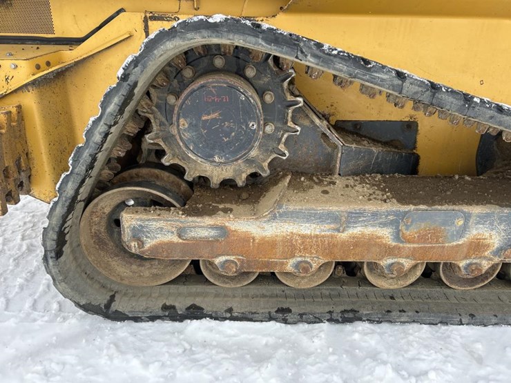 2019-deere-331g-image-61