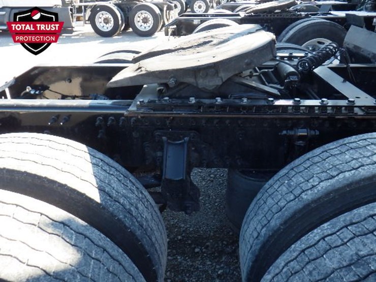 2023-volvo-vnl-760-image-7