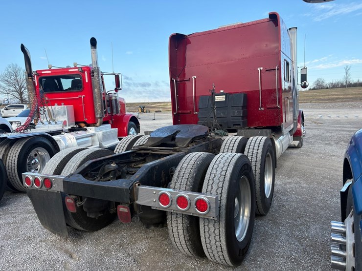 2007-peterbilt-379-image-4