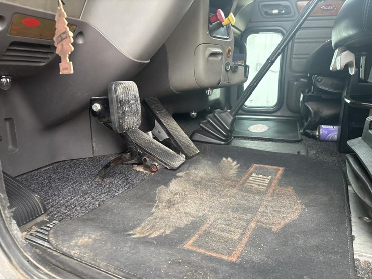 2006-peterbilt-379-image-41