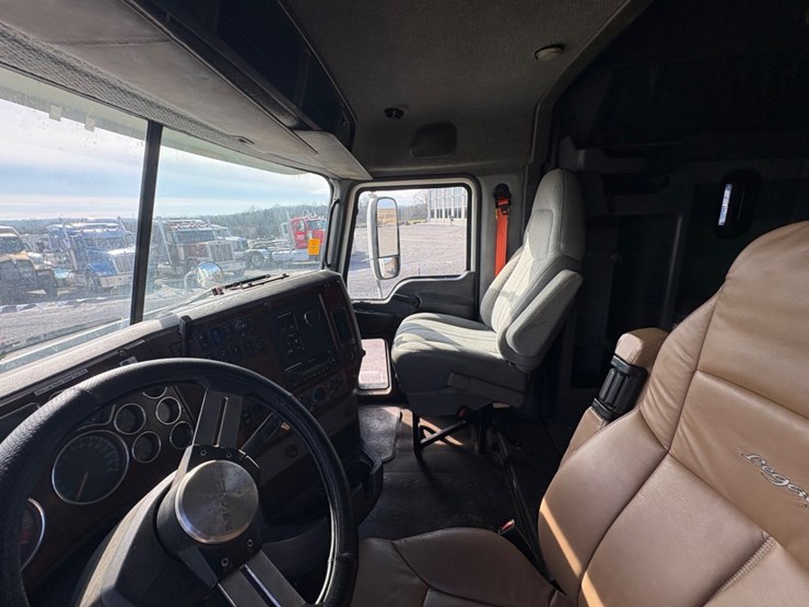 #30491-•-2012-mack-cxu613-tandem-axle-truck-tractor-image-16