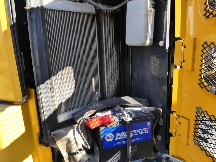 2020-deere-26g-image-9