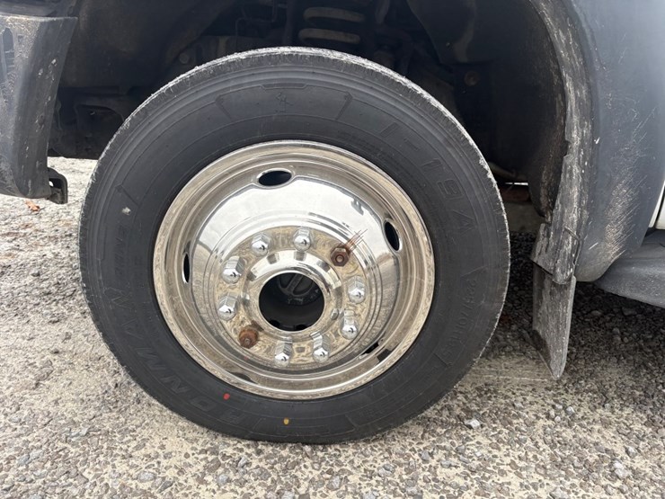 2012-ford-f550-xl-image-10