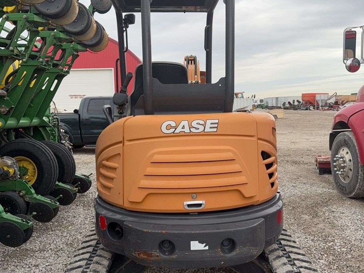 2018-case-cx37c-image-5