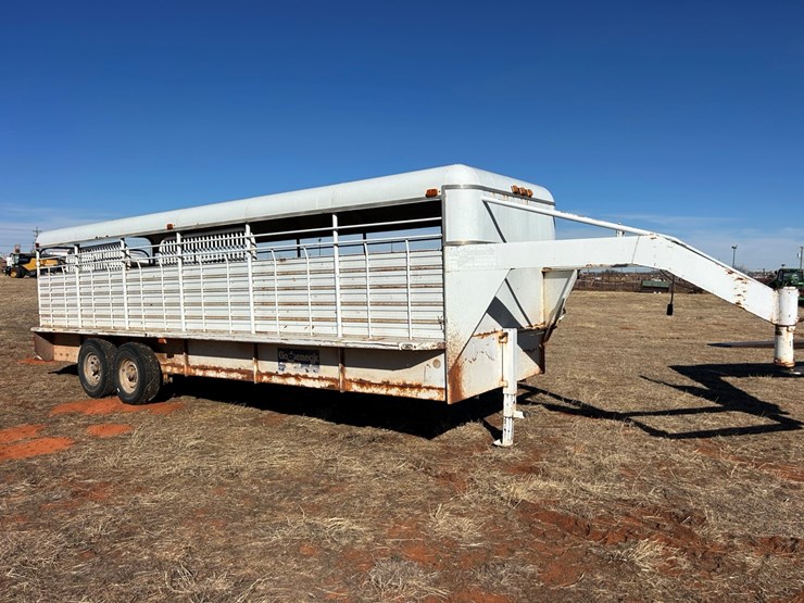 #83-•-1993-gooseneck-livestock-trailer-image-11
