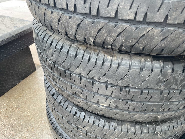 #2075-•-(4)-tires-(o3)-image-4