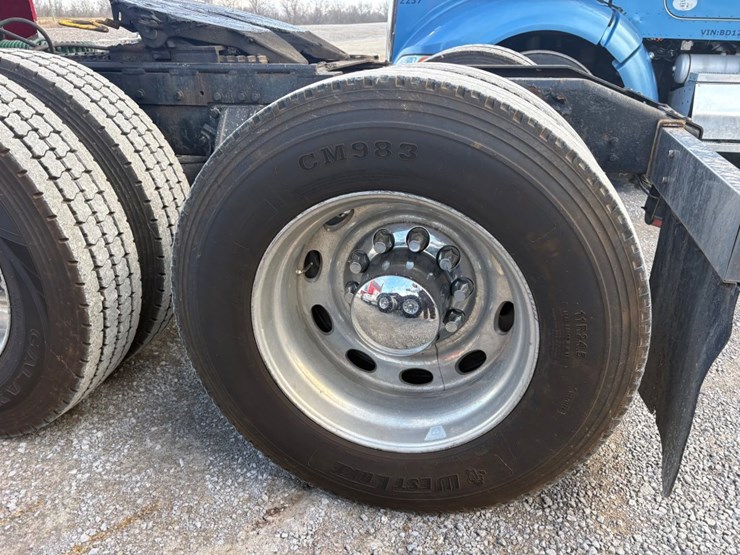 2007-peterbilt-379-image-11