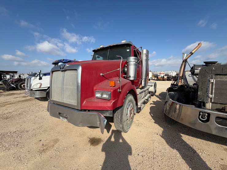 2015-western-star-4900ex-image-1