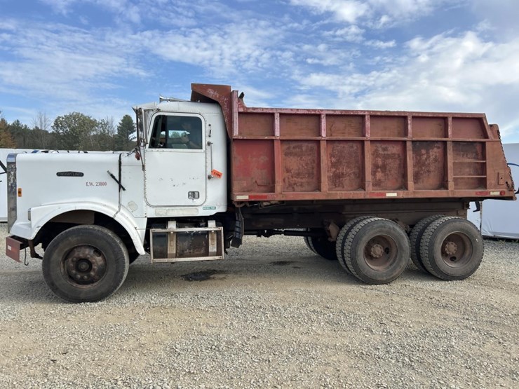 #2201-•-1988-freightliner-mb80-tandem-axle-dump-truck-image-2