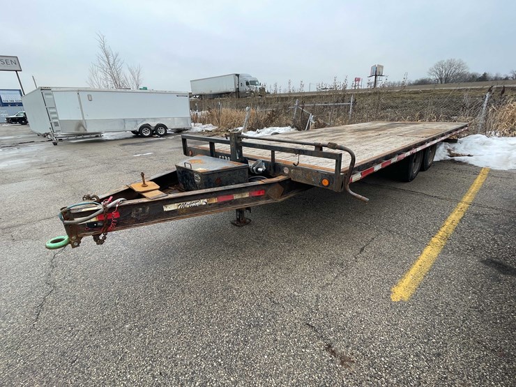 #1994-•-2017-trailer-(no-title)-(of)-image-1