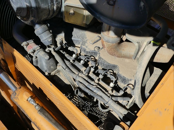 2013-case-850l-image-14