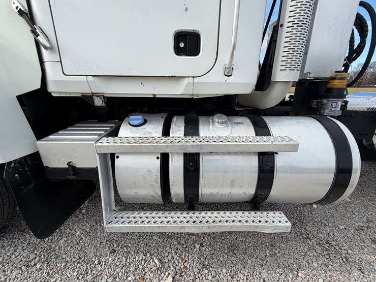 2014-mack-pinnacle-chu613-image-5