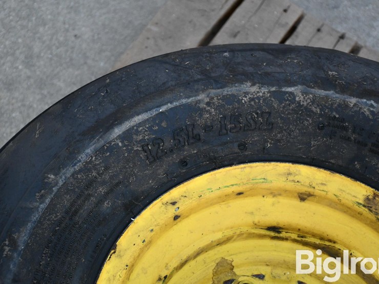 farm-implement-12.5l-15sl-tire-on-8-bolt-rim-image-9