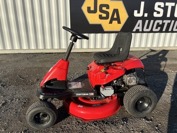 2023-craftsman-r110-ride-on-mower-image-7