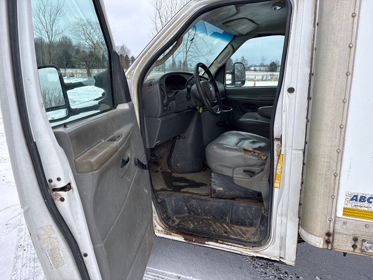 #1117-•-2005-ford-econoline-w/-15'-abc-van-body-image-15