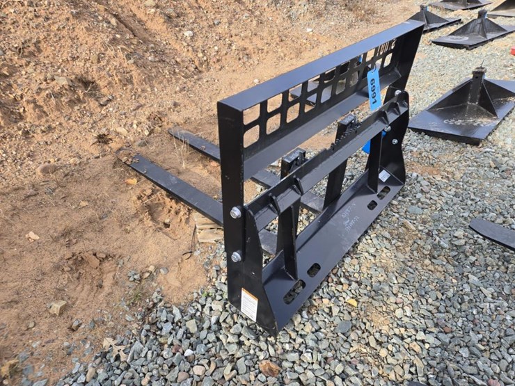 #6005-•-unused-48"-stout-skid-steer-pallet-forks-image-4