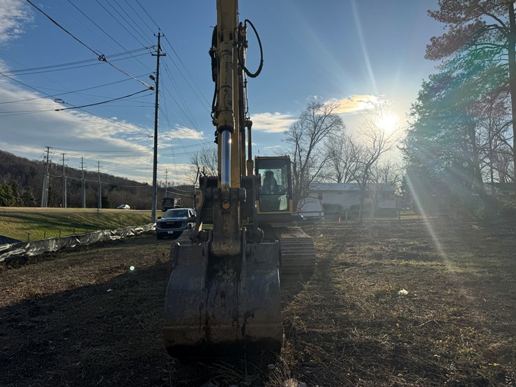 komatsu-pc270-lc-8-image-2