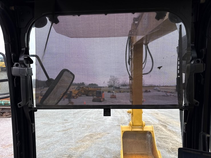 2021-caterpillar-330-image-23