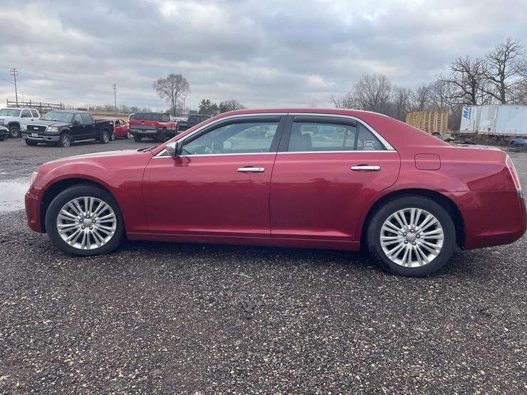 #1024-•-2012-chrysler-300-awd-sedan-(has-paperwork-to-obtain-title)-image-8