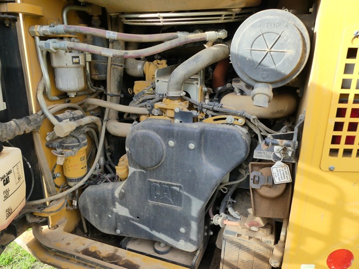 2021-caterpillar-299d3-image-7