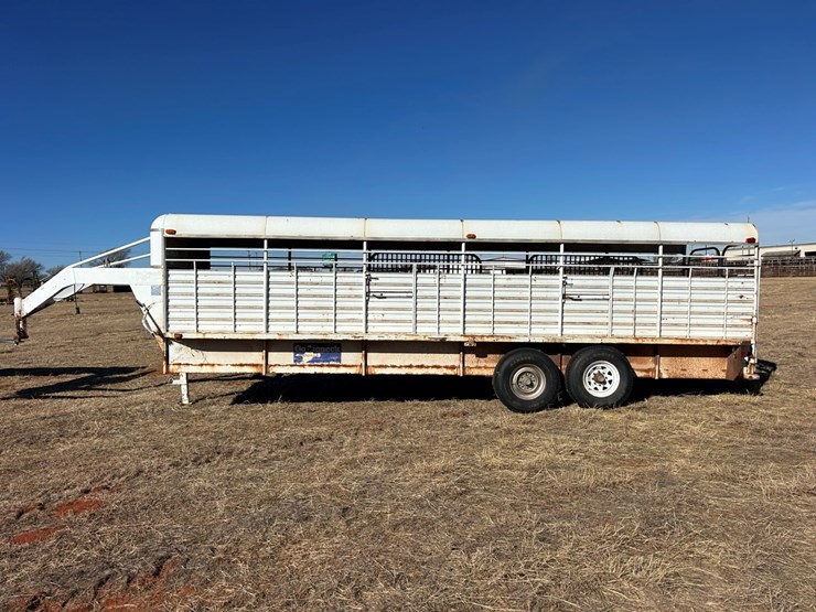 #83-•-1993-gooseneck-livestock-trailer-image-2