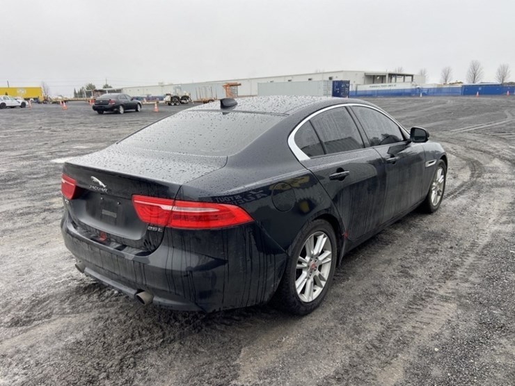 2017-jaguar-xe-25t-sedan-image-5