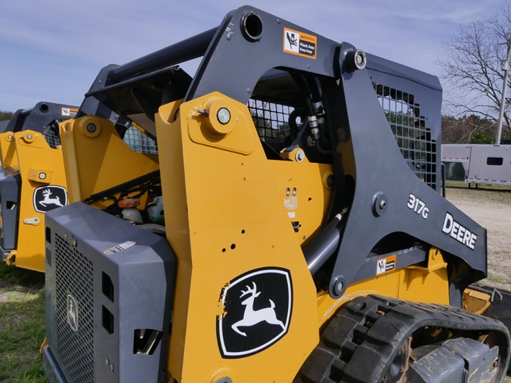 2020-deere-317g-image-7