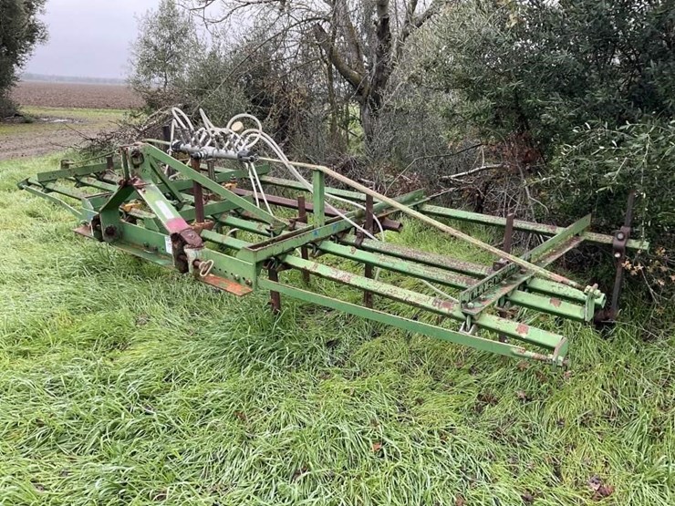 (offsite)-custom-3-pt-3-row-60"-cultivator-image-3