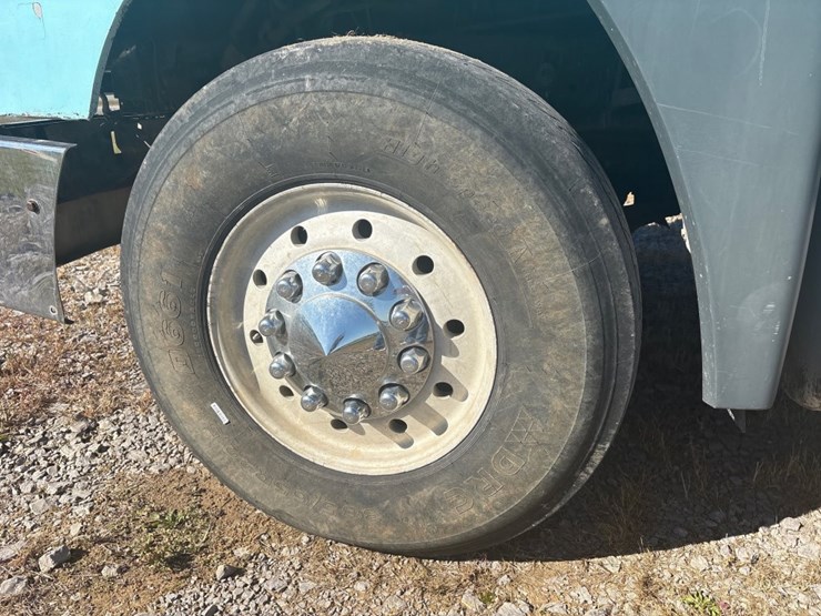 1993-freightliner-fld120-image-8