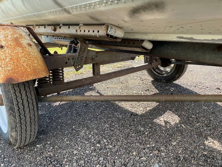 #1300-•-1953-crestliner-v4tl-aluminum-fishing-boat-with-trailer-(has-wi-title)-image-11