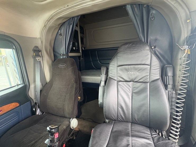 2011-peterbilt-386-image-16