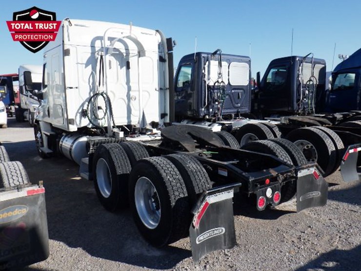 2020-freightliner-cascadia-113-image-16