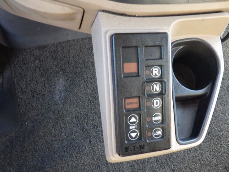 2017-peterbilt-587-image-22