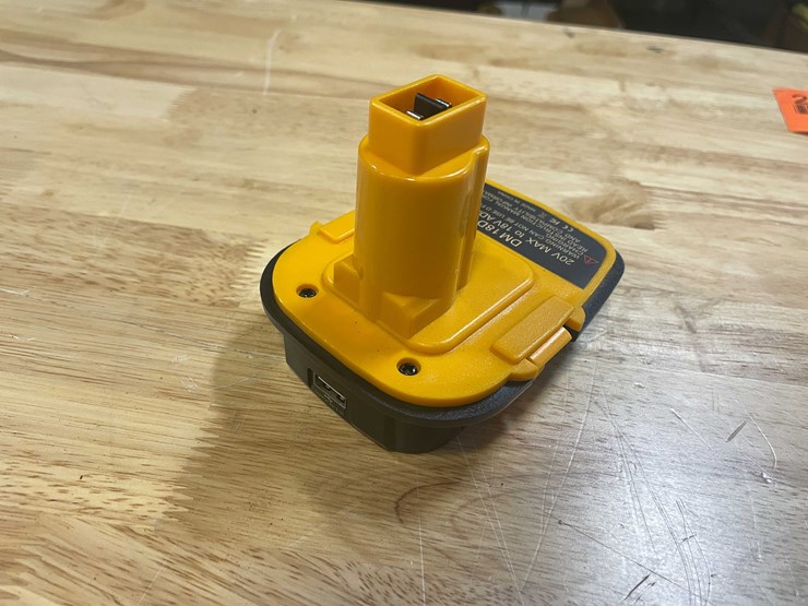 #2034-•-dewalt-style-18-volt-to-20-volt-adapter-(pr12)-image-5