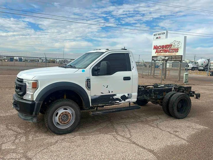 2020-ford-f550-image-1