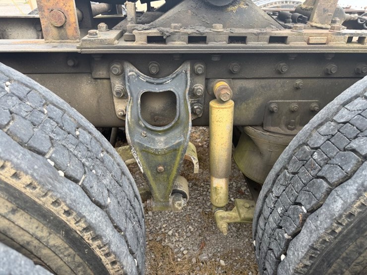 1995-international-8200-image-20