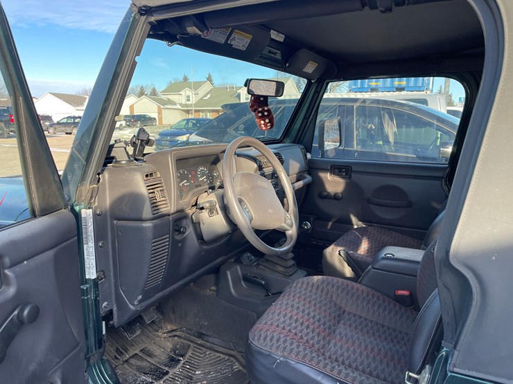 2000-jeep-wrangler-sport-image-29