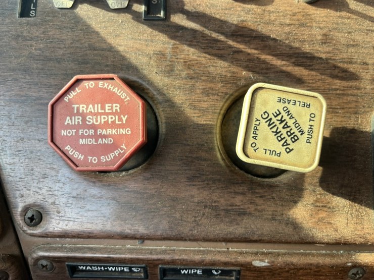 #2201-•-1988-freightliner-mb80-tandem-axle-dump-truck-image-54