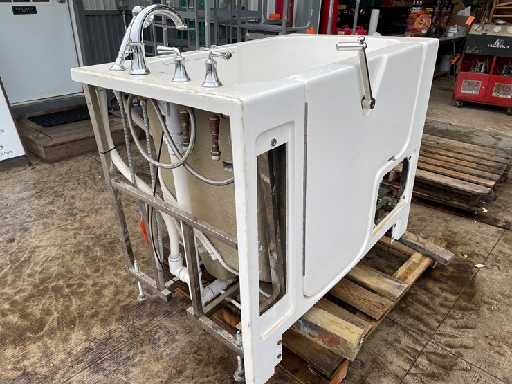 #1324-•-safety-tubs-walk-in-bathtub-image-4